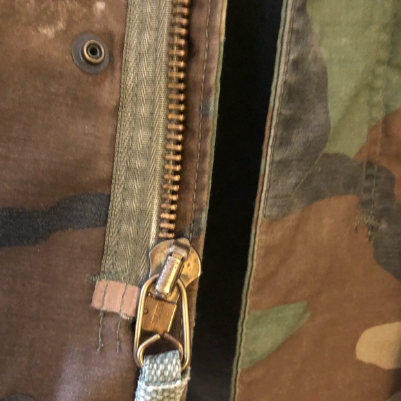 ๐HP๐Vintage US Army Camouflage Field Jacket with Military Insignia- SM-Reg - Picture 5 of 9
